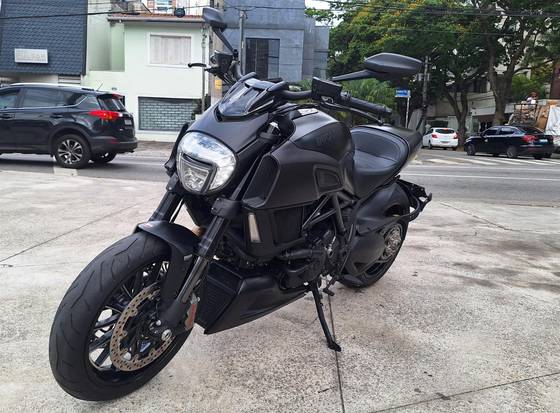 DUCATI DIAVEL DARK 